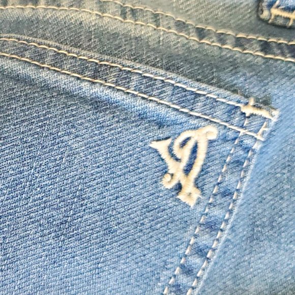 VIP Women's Light Blue Distressed Ankle Length Hi Rise Denim Jean SZ 1/25 - Picture 7 of 8